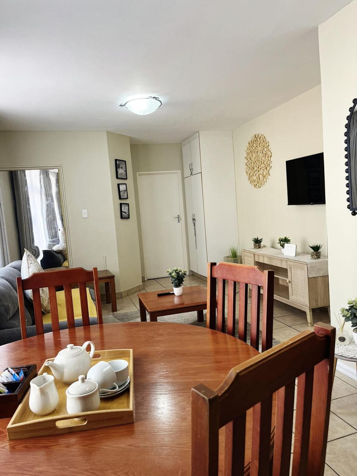 Exclusive @ Rea's Oceanic Apartment *
